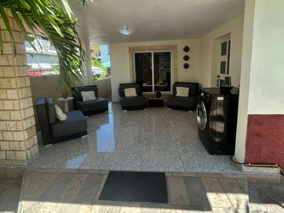 Portal con sala exterior